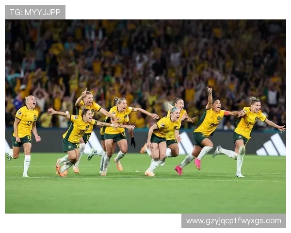 澳大利亚女足国脚戈里汉密尔顿岛完婚 李梦雯曾为队友见证